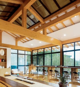 Dining room with wooden beans and furniture at a villa resort in Hui Xin, China